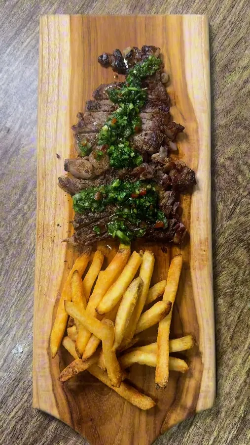 El Mejor Chimichurri (The Best Chimichurri)