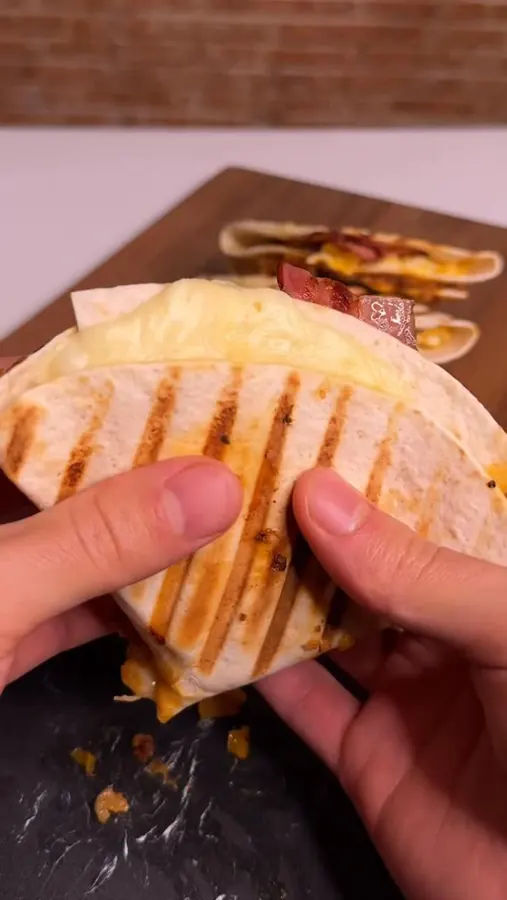 Triángulos (Cheesy Pizza Triangles)